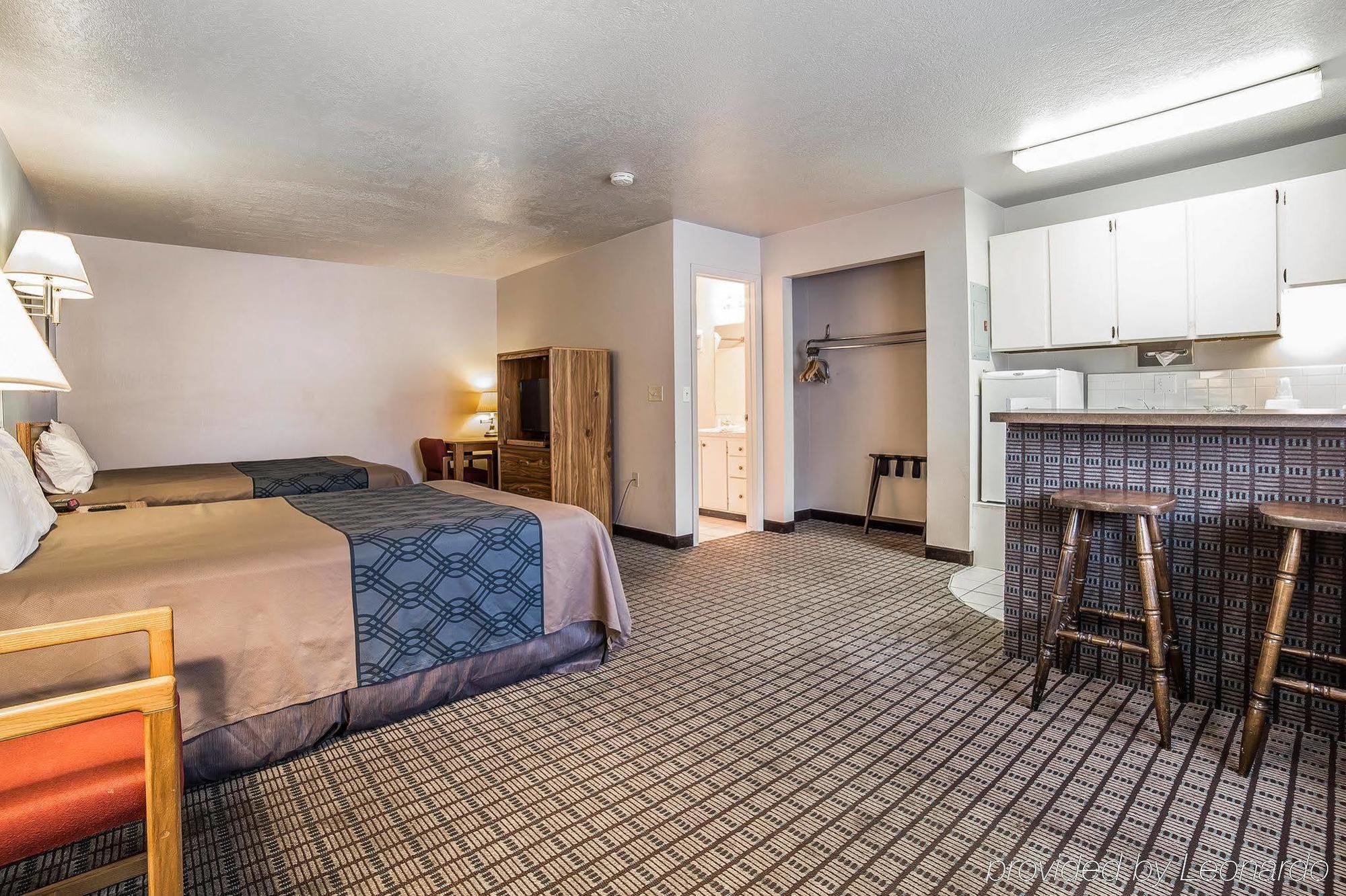 Econo Lodge Inn & Suites Logan Exteriér fotografie