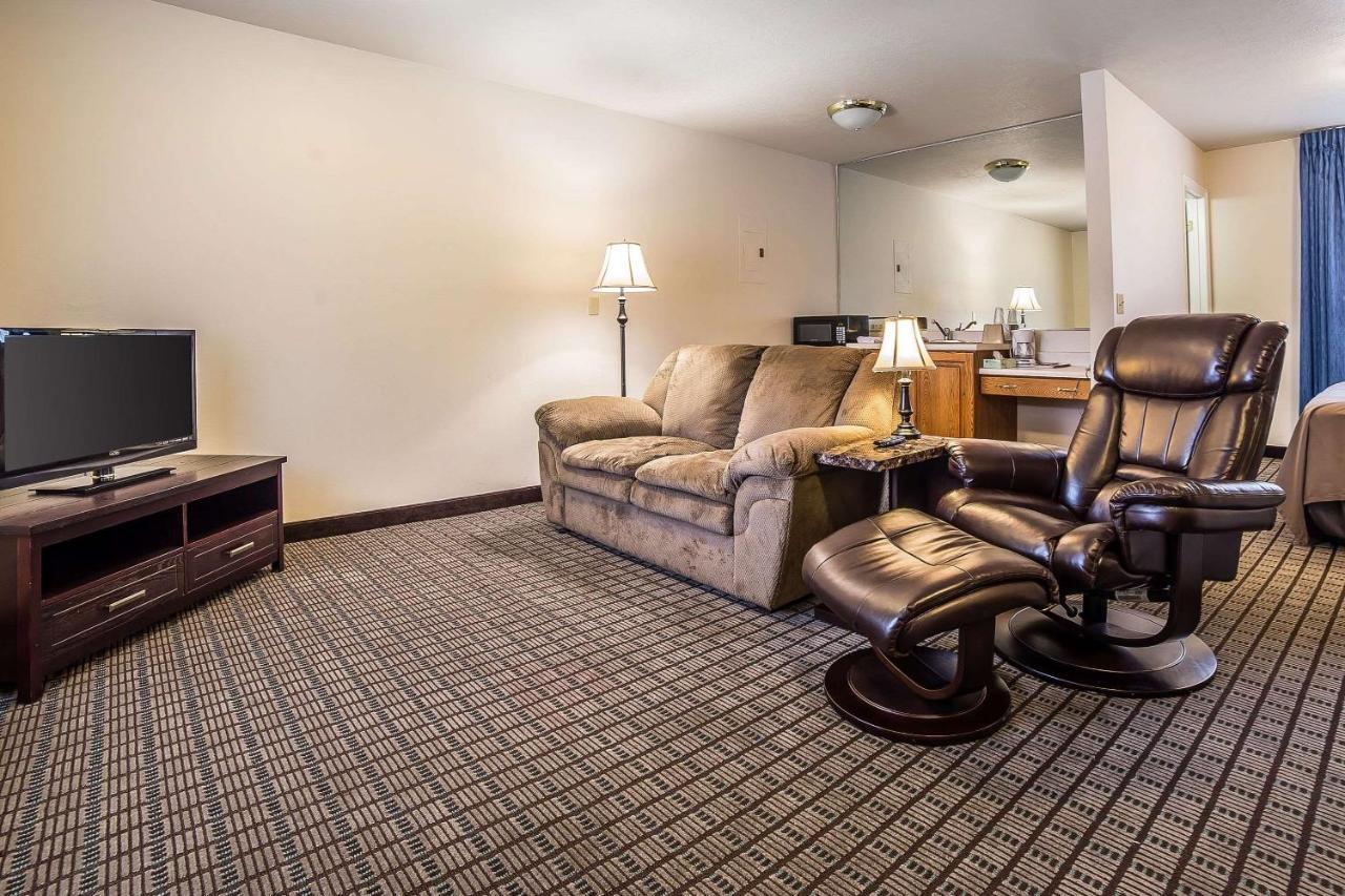 Econo Lodge Inn & Suites Logan Exteriér fotografie