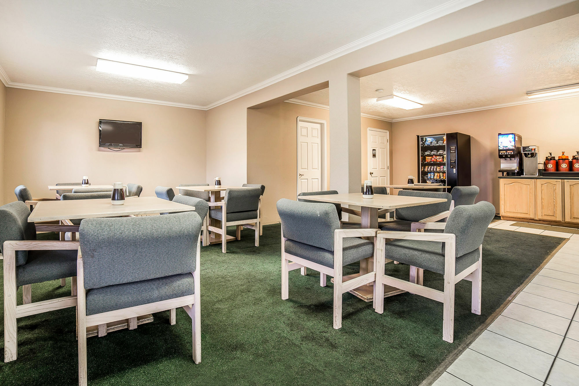 Econo Lodge Inn & Suites Logan Exteriér fotografie