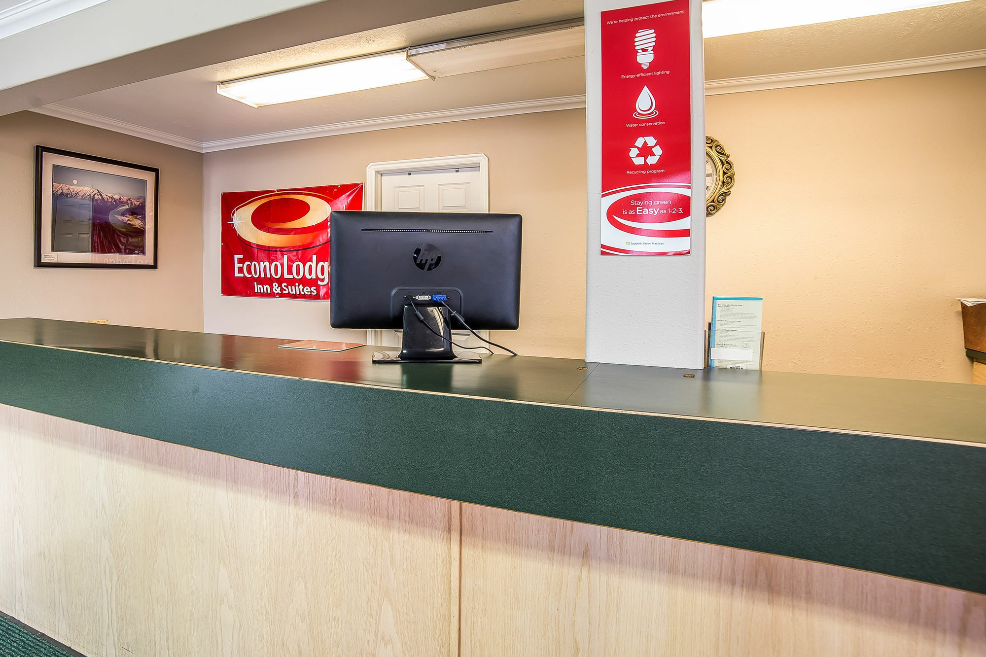 Econo Lodge Inn & Suites Logan Exteriér fotografie