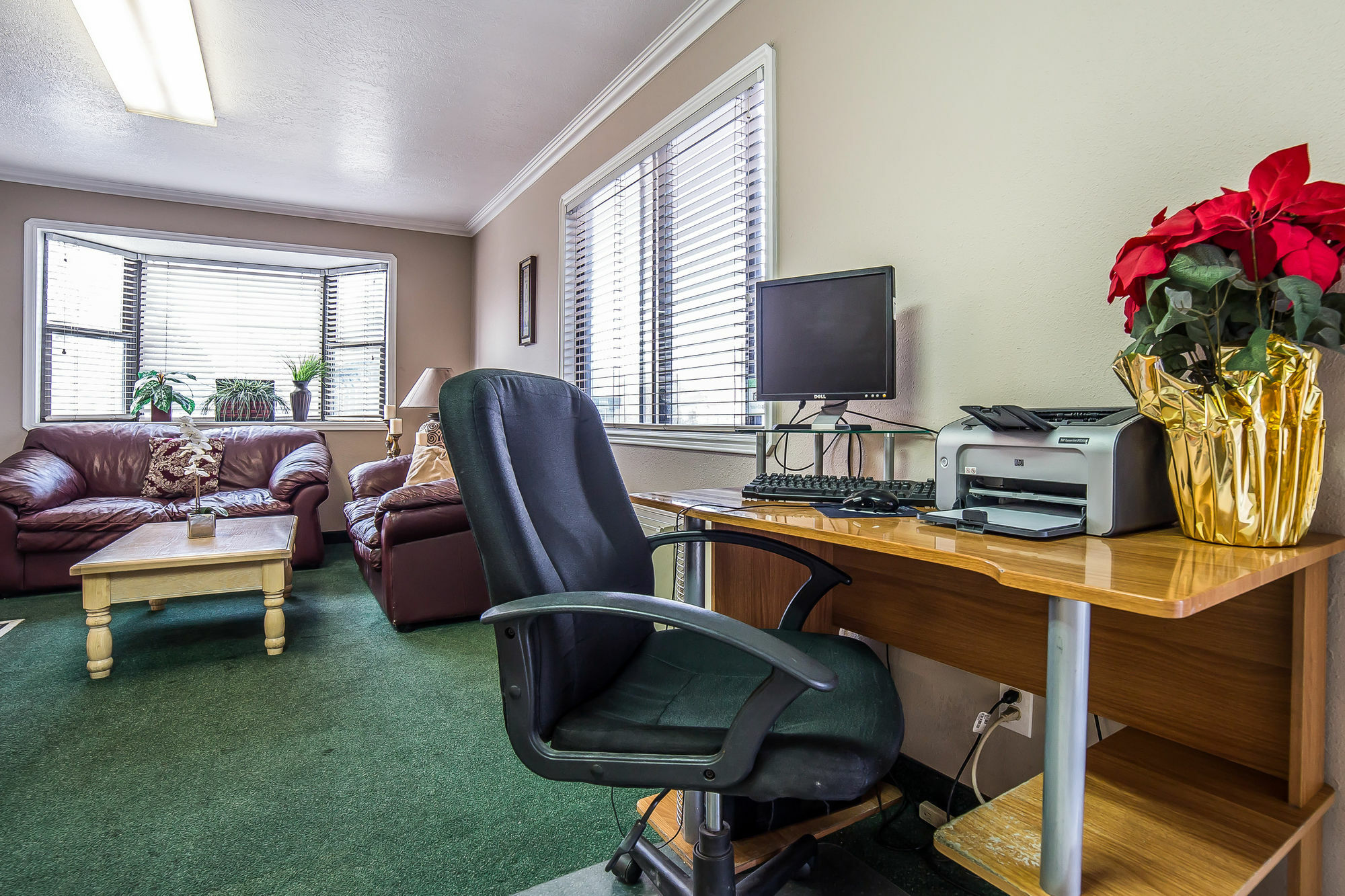 Econo Lodge Inn & Suites Logan Exteriér fotografie