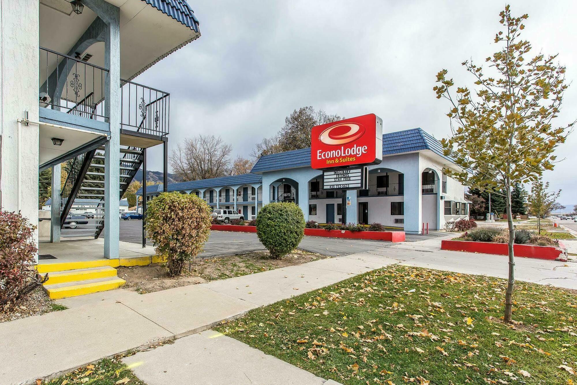 Econo Lodge Inn & Suites Logan Exteriér fotografie