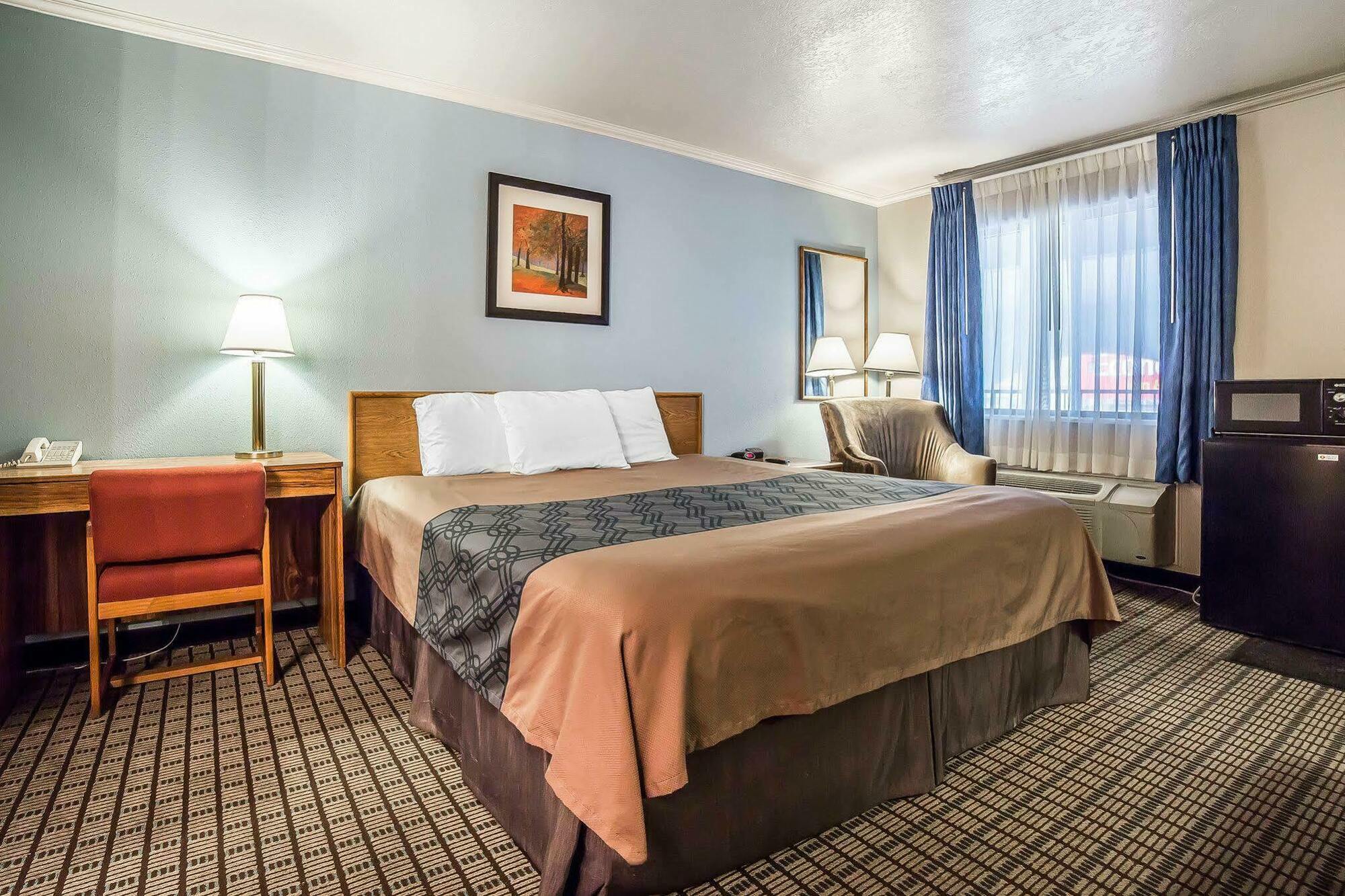 Econo Lodge Inn & Suites Logan Exteriér fotografie